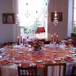 Nocleg ze śniadaniem Le Petit Chateau - Proche Puy Dufou 4*