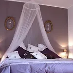 Nocleg ze śniadaniem Le Petit Chateau - Proche Puy Dufou