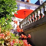 Nocleg ze śniadaniem Le Petit Chateau - Proche Puy Dufou 4*