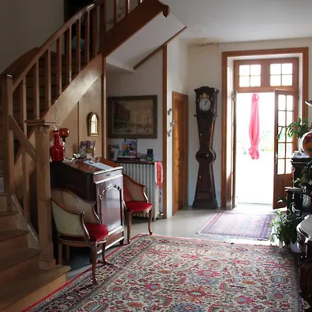 فندق مبيت وإفطار Le Petit Chateau - Proche Puy Dufou *