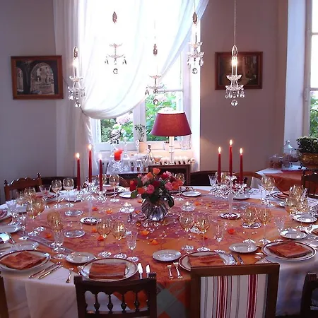 فندق مبيت وإفطار Le Petit Chateau - Proche Puy Dufou *
