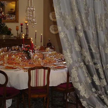 فندق مبيت وإفطار Le Petit Chateau - Proche Puy Dufou