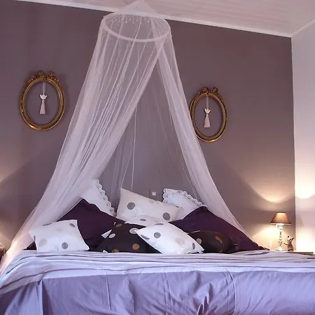 فندق مبيت وإفطار Le Petit Chateau - Proche Puy Dufou