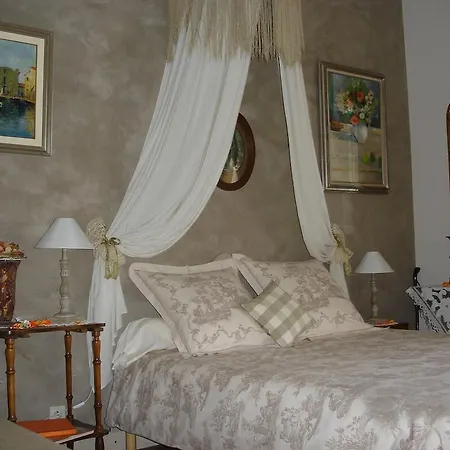 Bed & Breakfast Le Petit Chateau - Proche Puy Dufou 4*