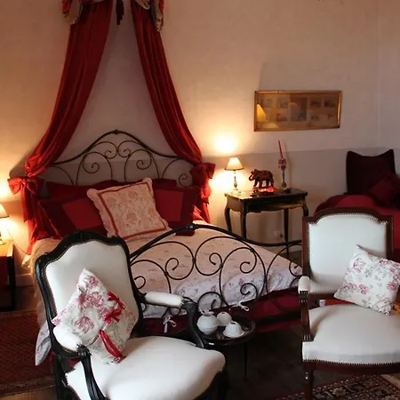 فندق مبيت وإفطار Le Petit Chateau - Proche Puy Dufou