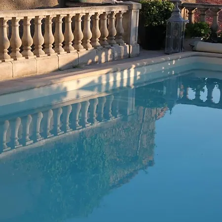 فندق مبيت وإفطار Le Petit Chateau - Proche Puy Dufou *