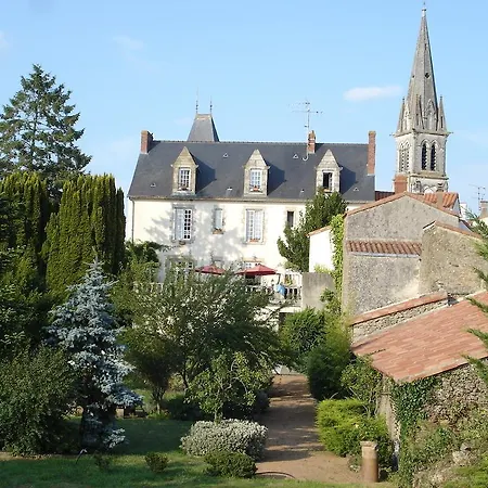 فندق مبيت وإفطار Le Petit Chateau - Proche Puy Dufou