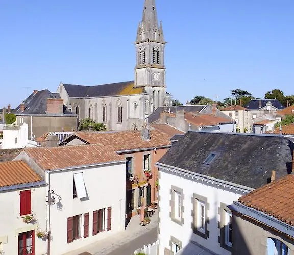 Le Petit Chateau - Proche Puy Dufou Bed & Breakfast Tiffauges