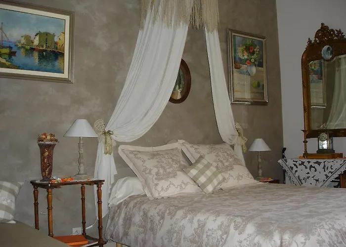 Bed & Breakfast Le Petit Chateau - Proche Puy Dufou 4*
